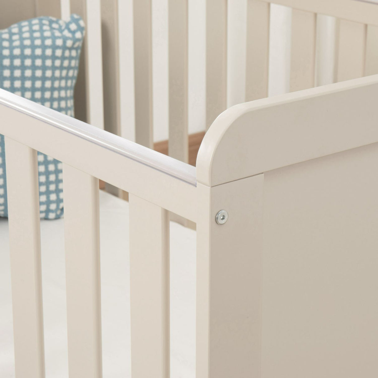 Babymore Caro Urban 2-in-1 Mini Cot Bed (0-4yrs)