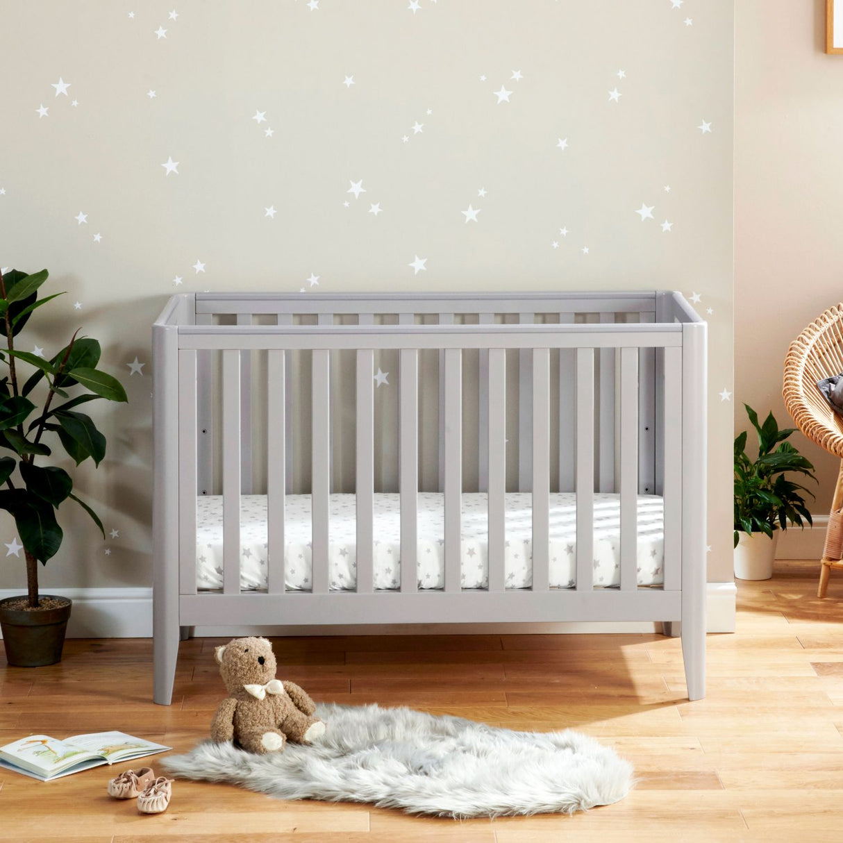 Babymore 2-in-1 Iris Cot Bed - Nordic Style - Solid Pine - (0-5yrs)