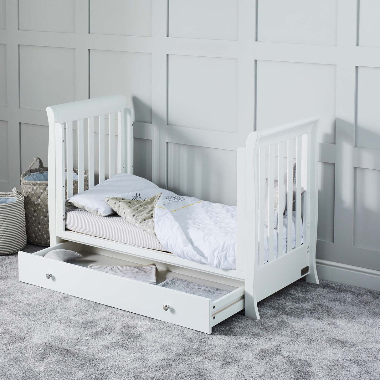 Ickle Bubba Snowdon Mini Sleigh 2-Piece Nursery Furniture Set