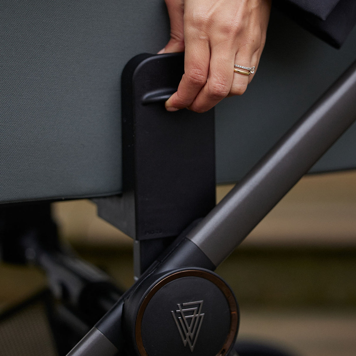 Venicci Upline 2: 3-in-1 Travel System (with Tiago Car Seat + 360° Base)