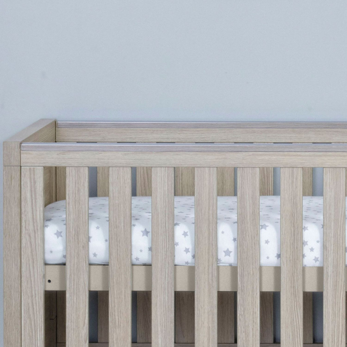 Babymore Luno Modern 2-in-1 Cot Bed (0-5yrs)