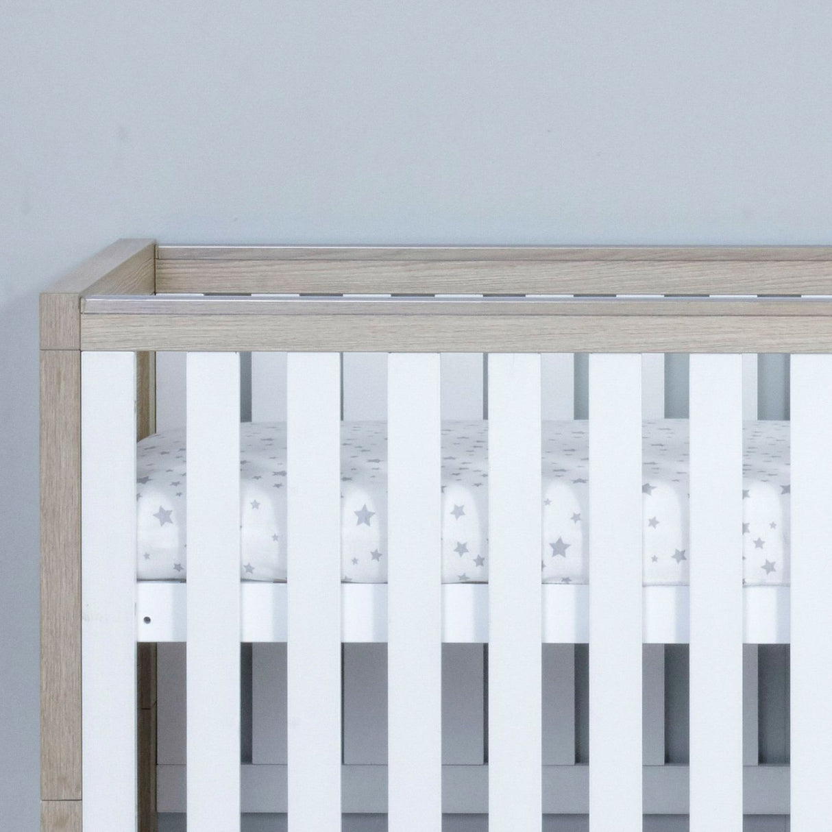 Babymore Luno Modern 2-in-1 Cot Bed (0-5yrs)