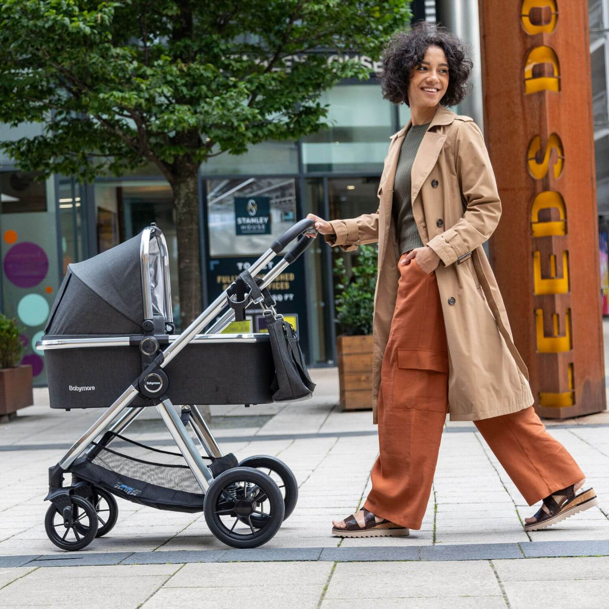 Babymore MeMore V2 Travel System + Pecan iSize Car Seat + ISOFIX Base