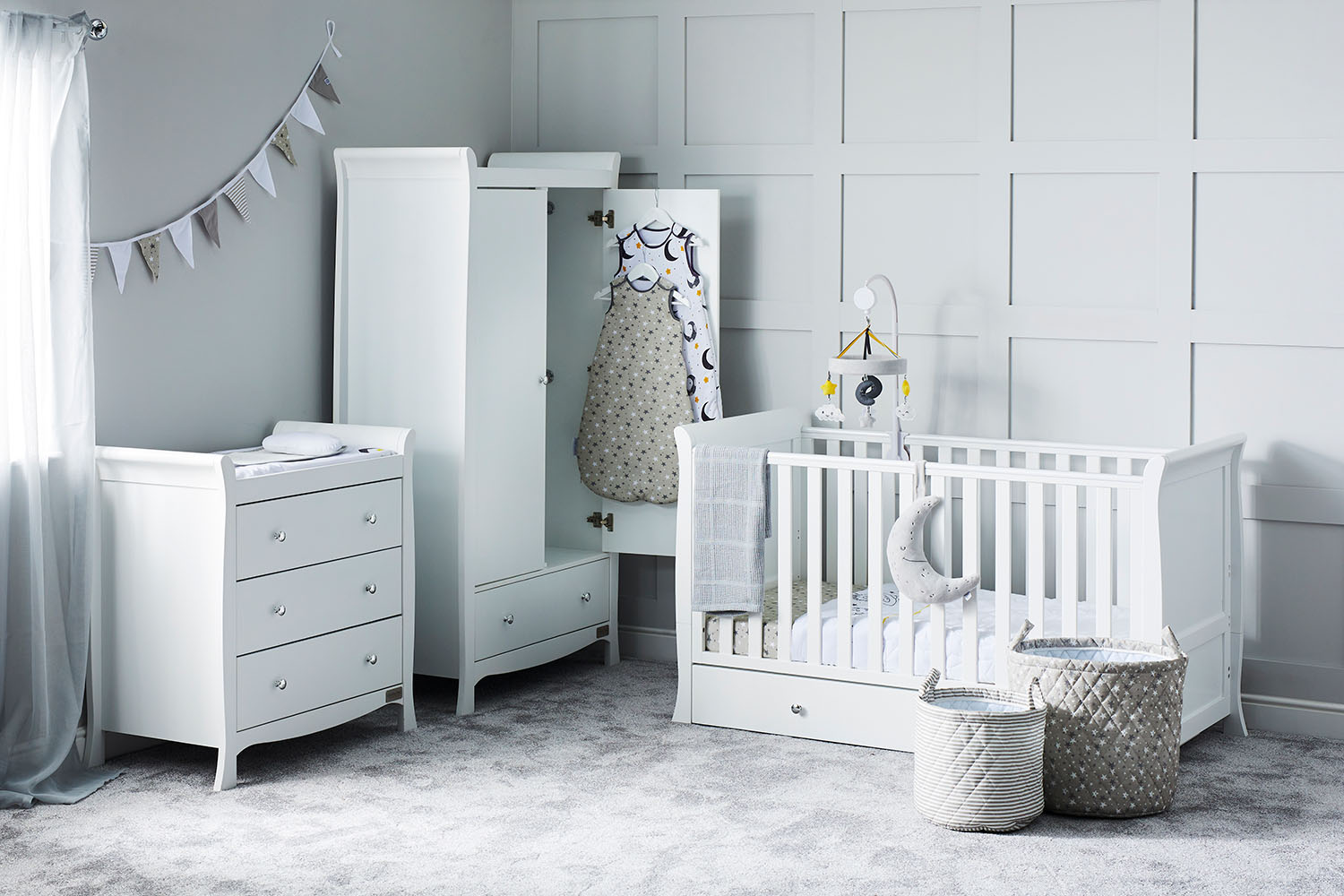 Ickle Bubba Snowdon Classic 3-Piece Furniture Set in a nursery room