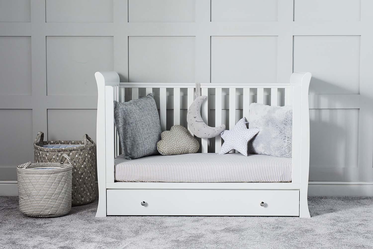Ickle Bubba Snowdon 4-in-1 Mini Cot Bed converted to a day bed