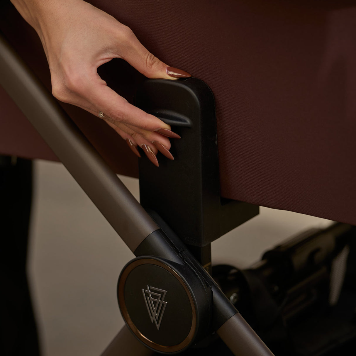 Height adjuster in Venicci Upline 2 Special Edition (SE) Pushchair in Burgundy colour